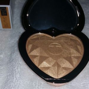 O.TWO.O Cosmetics Eternal Heart Highlighter #04